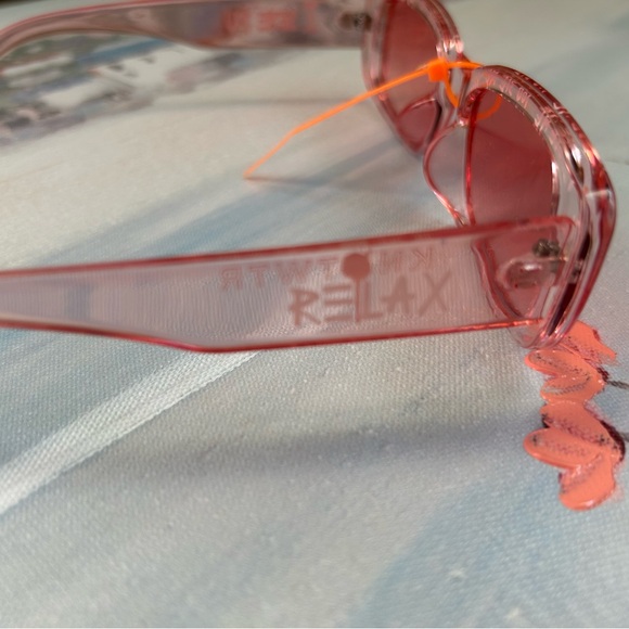 New KNOTWTR Sunglasses I See You Coral Modern Bold Trendy Sophisticated Iconic💗 - Picture 4 of 7